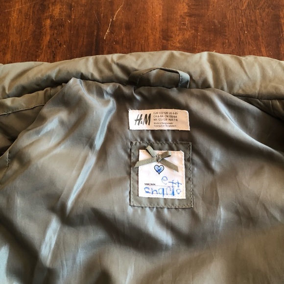 H&M Kids Vest - size 6-8 - Picture 6 of 13